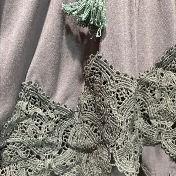 Pol Gray Lace-Up Crochet Boho Blouse NWT Size M - Picture 9 of 11